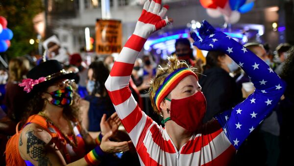 Una manifestación en Filadelfia tras las elecciones presidenciales en EEUU - Sputnik Mundo