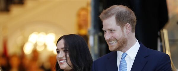 El príncipe Harry y su esposa, Meghan - Sputnik Mundo