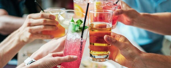 Un brindis 8imagen referencial) - Sputnik Mundo