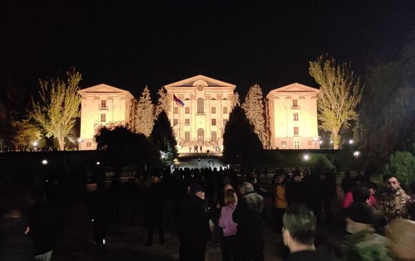 Manifestaciones en Erevan tras la firma de una declaración sobre el fin de la guerra de Karabaj - Sputnik Mundo