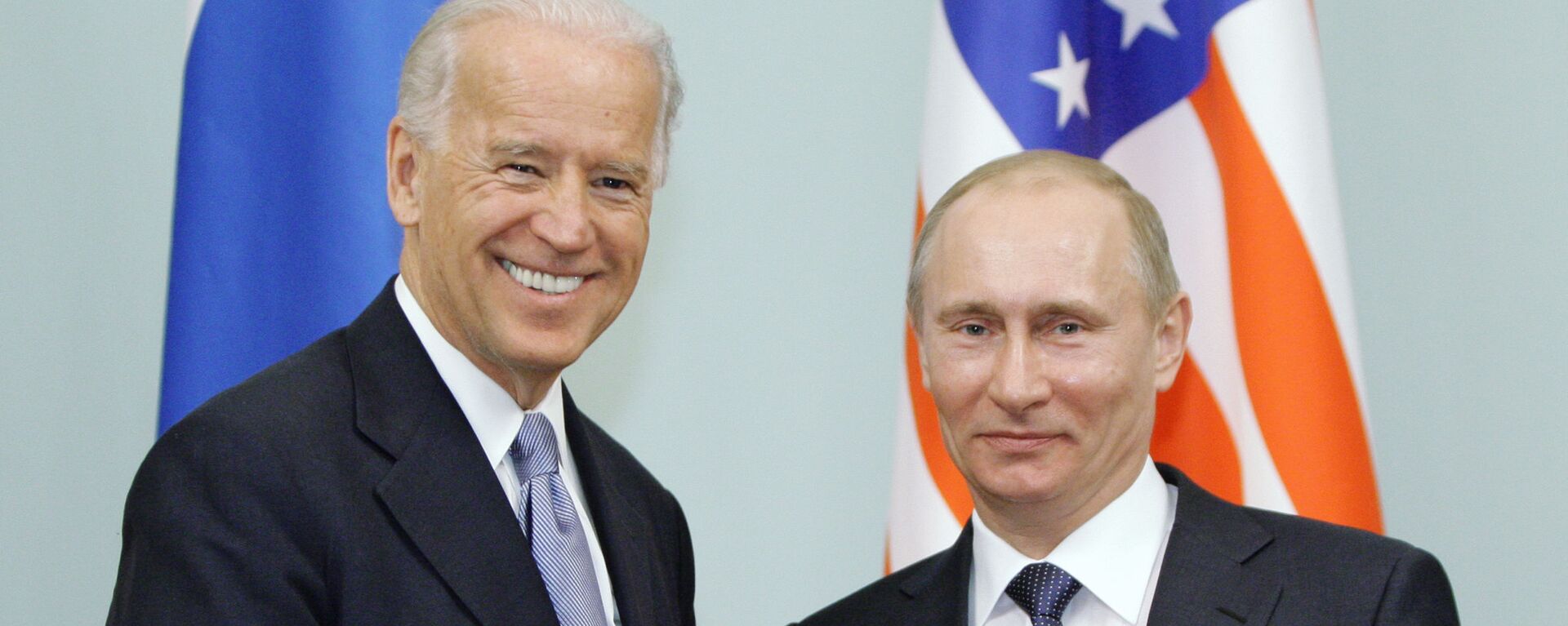 Joe Biden y Vladímir Putin en Rusia (archivo, año 2011) - Sputnik Mundo, 1920, 17.04.2021