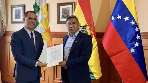 El canciller de Venezuela, Jorge Arreaza, y su homólogo boliviano, Rogelio Mayta El canciller de Venezuela, Jorge Arreaza, y su homólogo boliviano, Rogelio Mayta - Sputnik Mundo