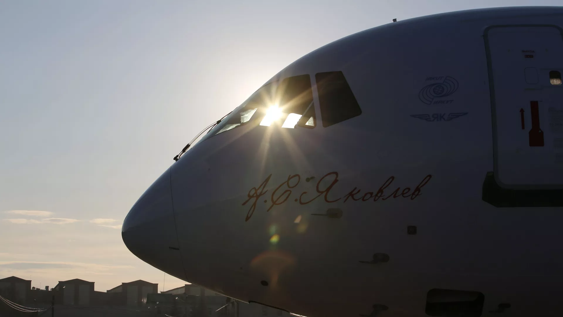 Un avión MC-21