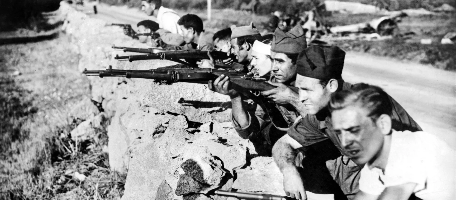 Milicianos republicanos durante la Guerra Civil Española Milicianos republicanos durante la Guerra Civil Española - Sputnik Mundo, 1920, 15.11.2020