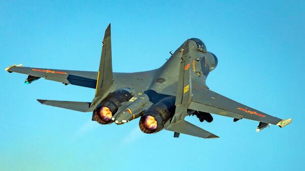 Un caza multipropósito J-11BS - Sputnik Mundo
