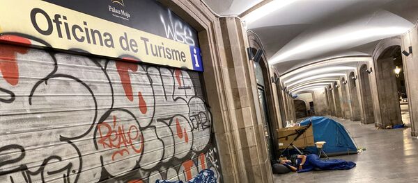 Los sintecho en Barcelona durante el rebrote del coronavirus - Sputnik Mundo