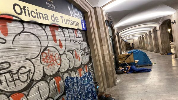 Los sintecho en Barcelona durante el rebrote del coronavirus Los sintecho en Barcelona durante el rebrote del coronavirus - Sputnik Mundo