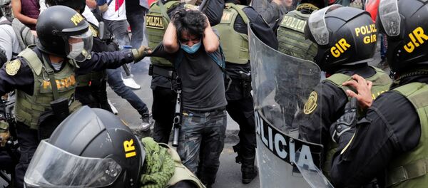 Protestas en Perú tras la destitución de Martín Vizcarra como presidente - Sputnik Mundo