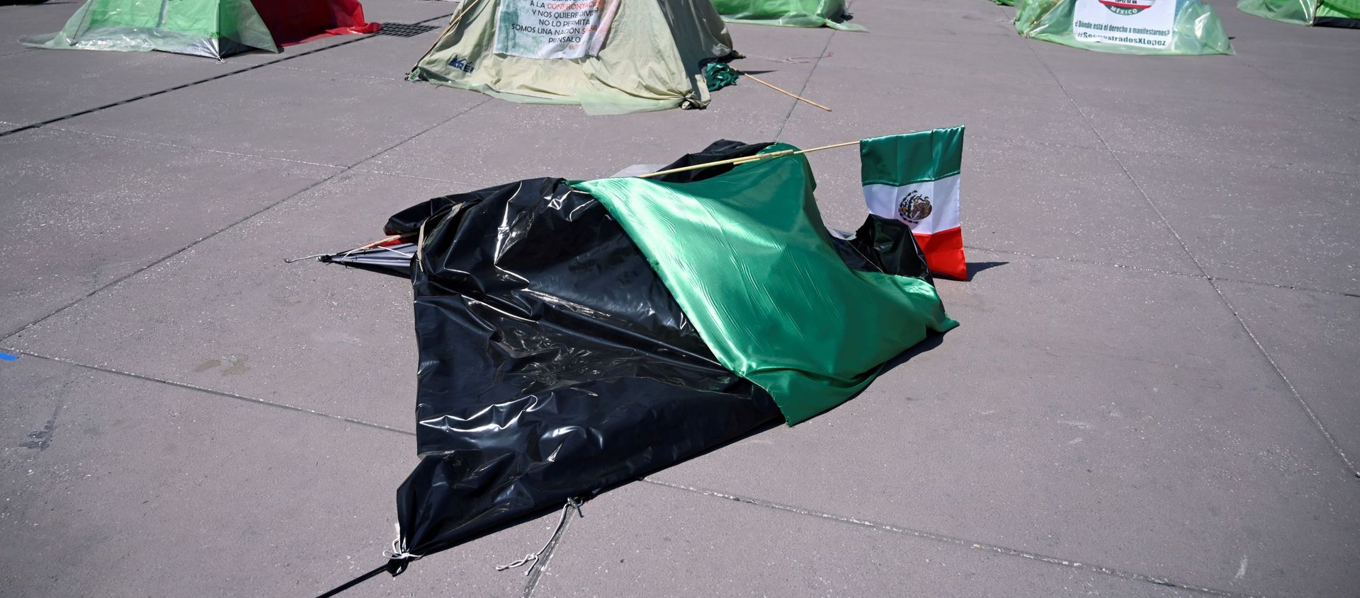 El plantón del Frente Anti-AMLO en el Zócalo de la capital mexicana El plantón del Frente Anti-AMLO en el Zócalo de la capital mexicana - Sputnik Mundo, 1920, 12.11.2020