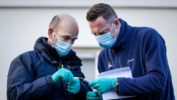 Agentes de la  forense investigan la emabajda de Arabia Saudí en La Haya - Sputnik Mundo