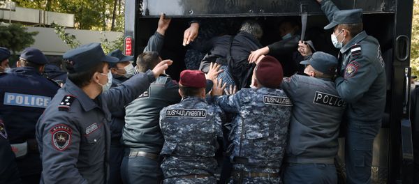 Detención de manifestantes en Ereván - Sputnik Mundo