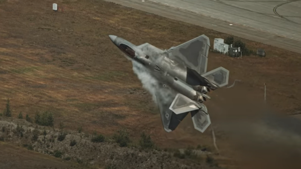 Pilotos de EEUU muestran al F-22 en todo su esplendor  - Sputnik Mundo