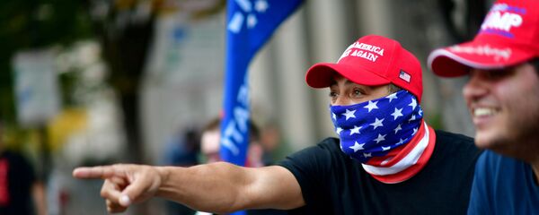 Los partidarios de Donald Trump, el día después de que se convocara una victoria para Biden en las elecciones presidenciales, Pensilvania, EEUU. Los partidarios de Donald Trump, el día después de que se convocara una victoria para Biden en las elecciones presidenciales, Pensilvania, EEUU. - Sputnik Mundo