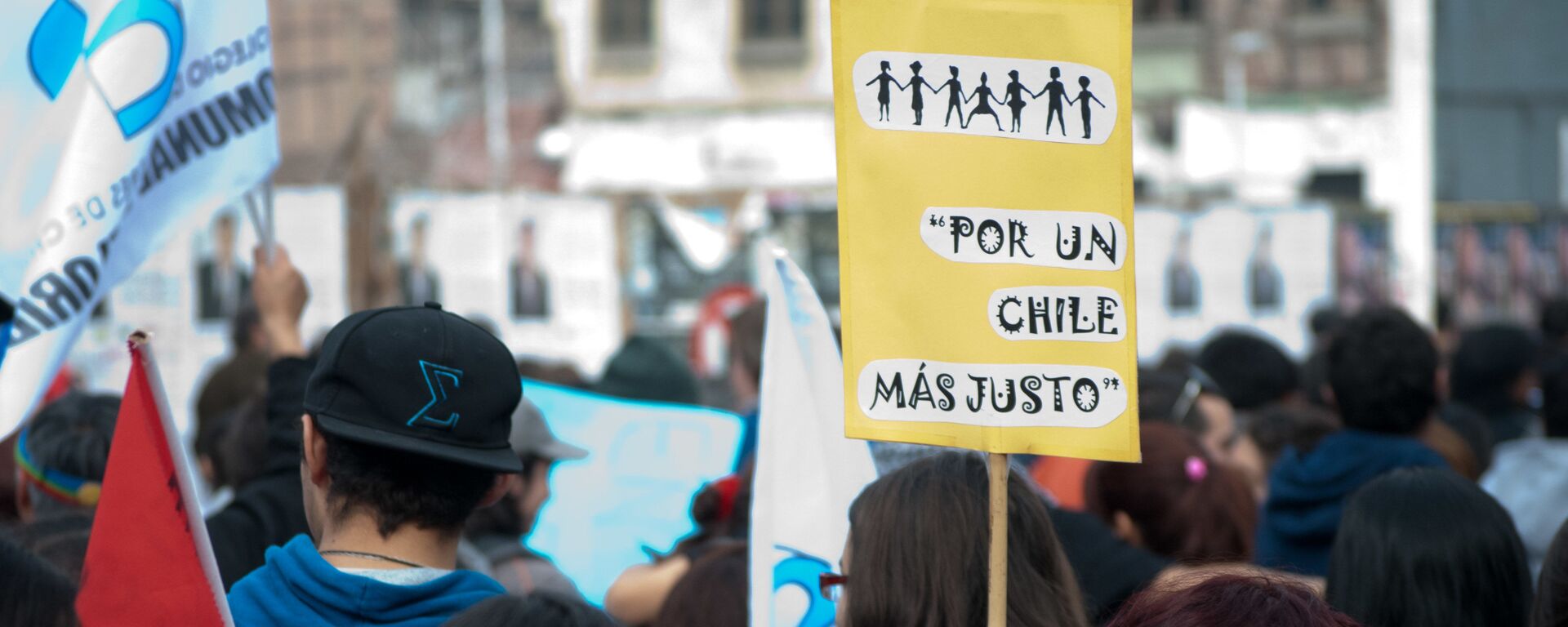 Estudiantes chilenos manifestándose - Sputnik Mundo, 1920, 20.05.2023