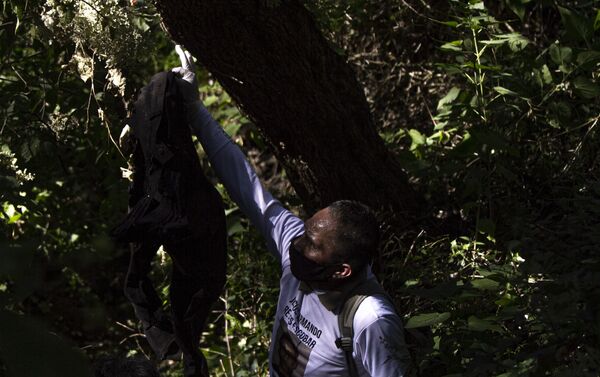 Búsqueda de la Comisión local y familiares de los tres trabajadores de Sanborns desaparecidos en el norte de la Ciudad de México - Sputnik Mundo