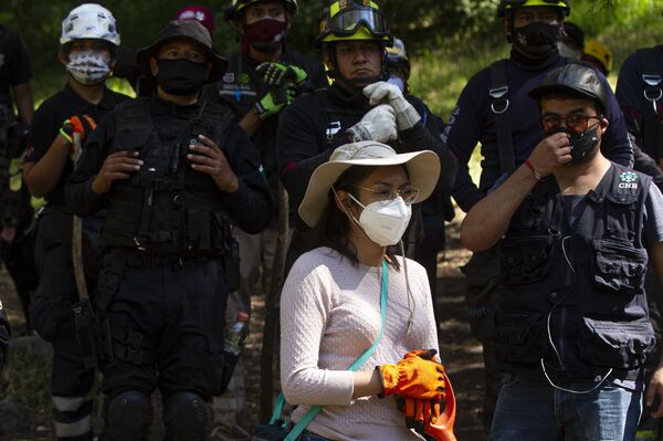 Búsqueda de la Comisión local y familiares de los tres trabajadores de Sanborns desaparecidos en el norte de la Ciudad de México - Sputnik Mundo