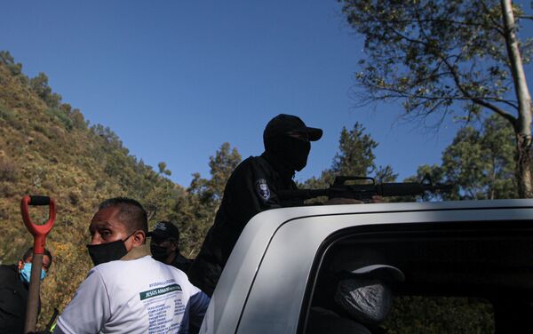 Búsqueda de la Comisión local y familiares de los tres trabajadores de Sanborns desaparecidos en el norte de la Ciudad de México - Sputnik Mundo