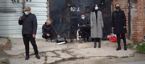 Actuación de ópera en la Cañada Real de Madrid - Sputnik Mundo