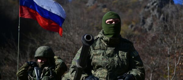 Casas en llamas y fuerzas de paz: así se ve Nagorno Karabaj tras el alto el fuego

 - Sputnik Mundo