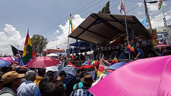 La gente se reúne para recordar a los 12 asesinados en la masacre de Sacaba