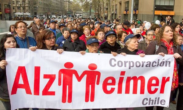 Científicos chilenos prueban una vacuna contra cáncer para prevenir Alzheimer - Sputnik Mundo