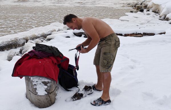 El duro surf a vela entre los hielos de las 'Maldivas rusas'

 - Sputnik Mundo