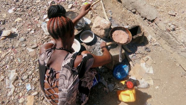 Una refugiada de Tigray en Sudán Una refugiada de Tigray en Sudán - Sputnik Mundo
