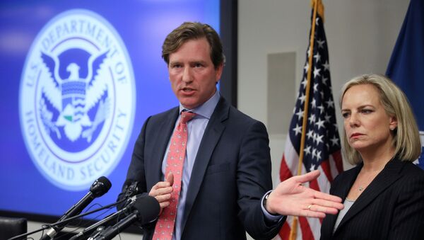 Chris Krebs, exdirector de la Agencia de Seguridad de Infraestructura y Ciberseguridad de EEUU - Sputnik Mundo