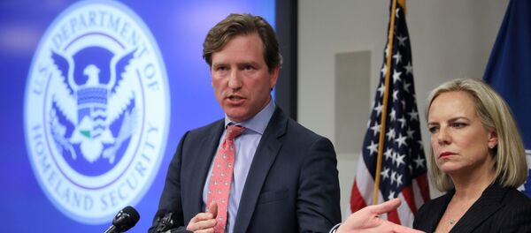 Chris Krebs, exdirector de la Agencia de Seguridad de Infraestructura y Ciberseguridad de EEUU - Sputnik Mundo
