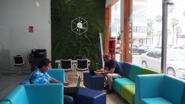 Canarias busca ser el paraíso del teletrabajo  - Sputnik Mundo