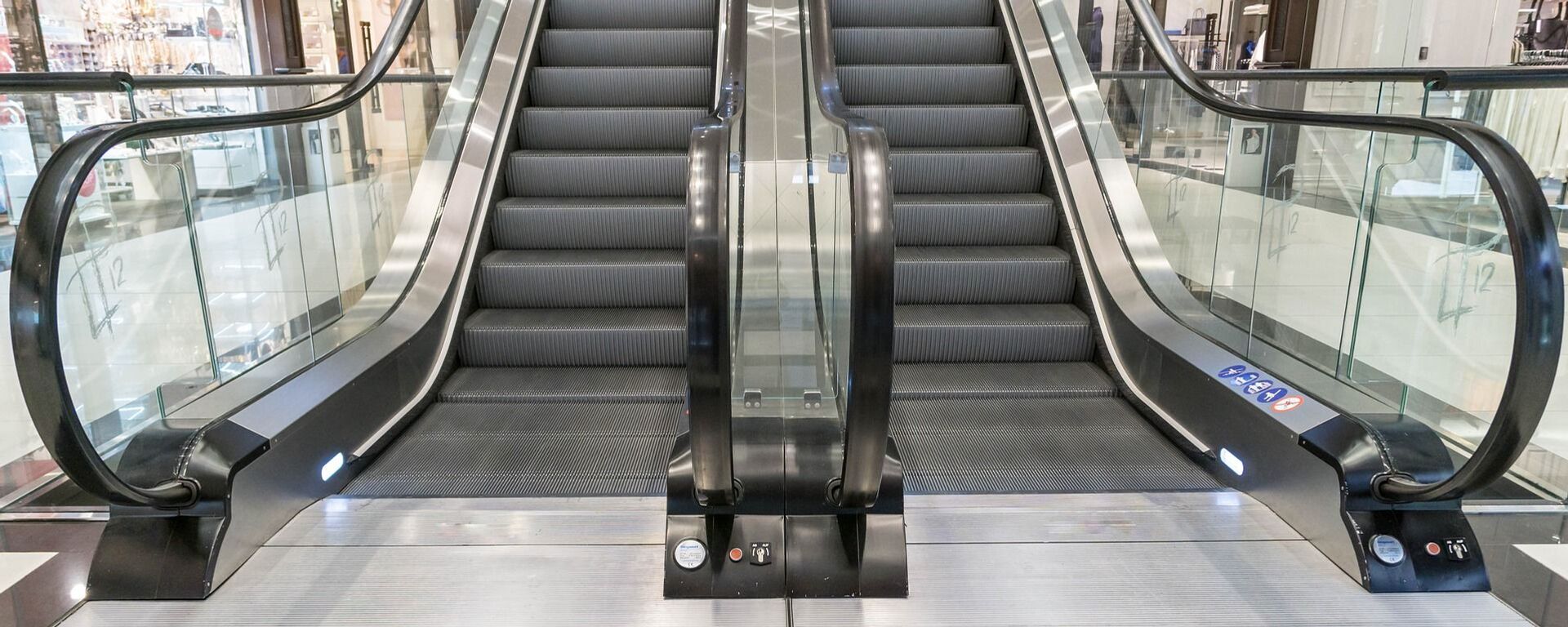 Unas escaleras mecánicas en un centro comercial, referencial - Sputnik Mundo, 1920, 05.03.2022