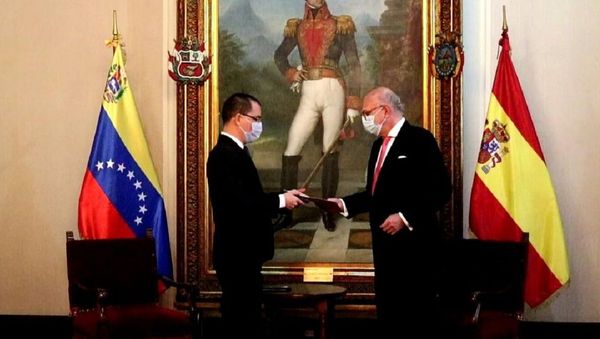 Recibo de la acreditación del nuevo Jefe de Misión de España en Venezuela, Juan Fernández Trigo Recibo de la acreditación del nuevo Jefe de Misión de España en Venezuela, Juan Fernández Trigo - Sputnik Mundo