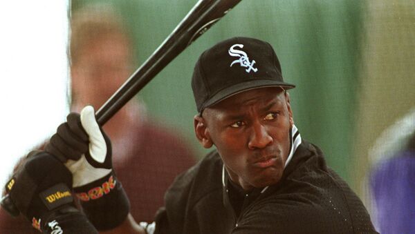 Michael Jordan, durante su paso por los Chicago White Sox Michael Jordan, durante su paso por los Chicago White Sox - Sputnik Mundo