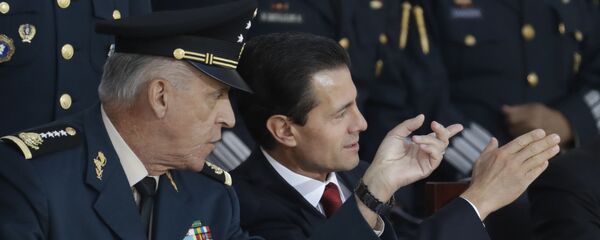 El exsecretario de Defensa de México, general Cienfuegos y el expresidente de México Enrique Peña Nieto - Sputnik Mundo