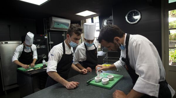 Cocineros en el Celler de Can Roca (Girona) - Sputnik Mundo
