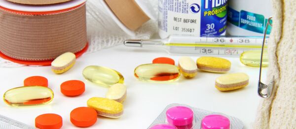 Medicamentos y vendaje (imagen referencial) - Sputnik Mundo