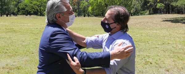 Encuentro entre los presidentes de Argentina y Uruguay, Alberto Fernández y Luis Lacalle Pou - Sputnik Mundo