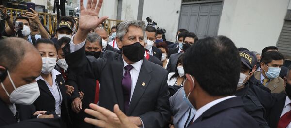 El congresista peruano Francisco Sagasti, del Partido Morado, al asumir la Presidencia interina de Perú - Sputnik Mundo