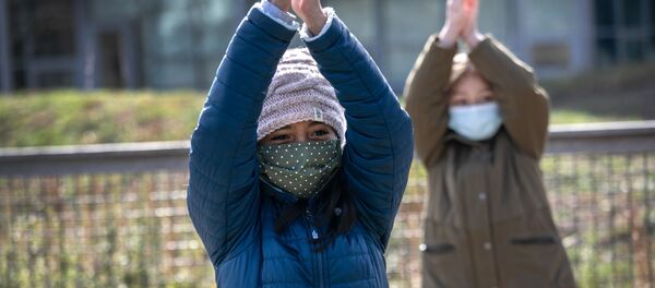 Niñas con tapabocas - Sputnik Mundo