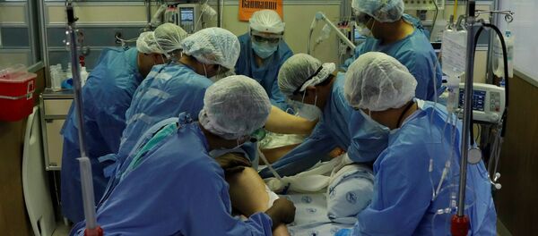 Atienden a un paciente con COVID-19 en el Hospital Juarez de la Ciudad de México - Sputnik Mundo