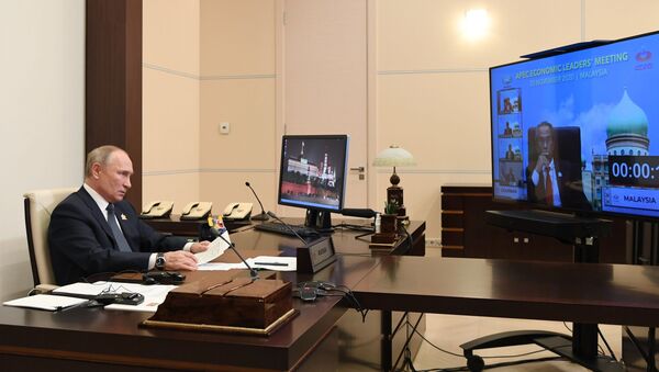 El presidente ruso, Vladímir Putin, en la cumbre virtual de APEC - Sputnik Mundo