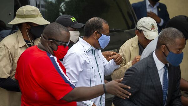 Yves Jean-Bart, presidente de la Asociación Haitiana de Fútbol, llega a un tribunal en Haití - Sputnik Mundo