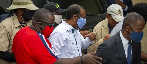 Yves Jean-Bart, presidente de la Asociación Haitiana de Fútbol, llega a un tribunal en Haití - Sputnik Mundo