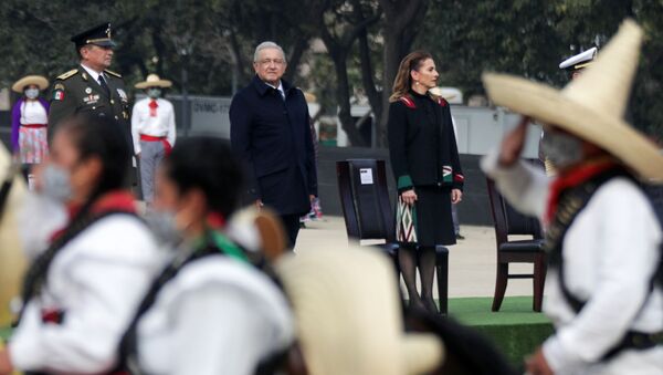 El desfile miltar por el 110 aniversario de la Revolución Mexicana - Sputnik Mundo