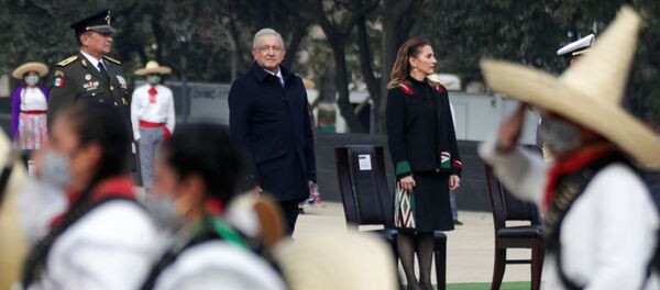 El desfile miltar por el 110 aniversario de la Revolución Mexicana - Sputnik Mundo