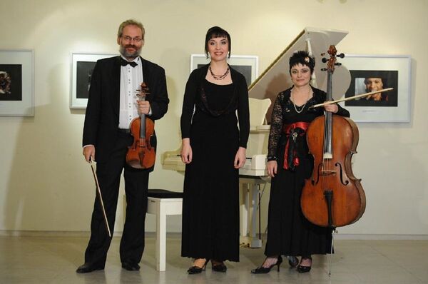 Dos hermanas ucranianas que endulzan los oídos bolivianos - Sputnik Mundo