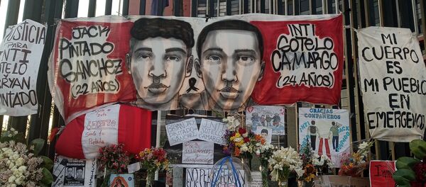 Memorial en honor a Inti Sotelo y Jack Bryan Pintado, asesinados el 14 de noviembre durante la represión policial. - Sputnik Mundo