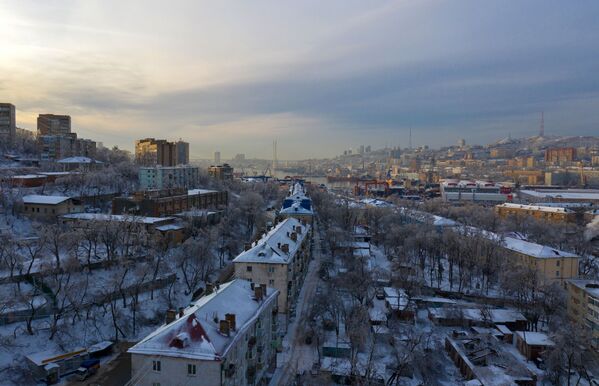 Un ciclón de nieve y una lluvia de hielo azotan el Lejano Oriente ruso: daños colosales

 - Sputnik Mundo