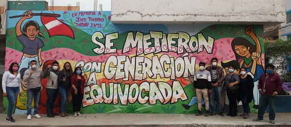 Mural pintado por el colectivo Plasma - Sputnik Mundo