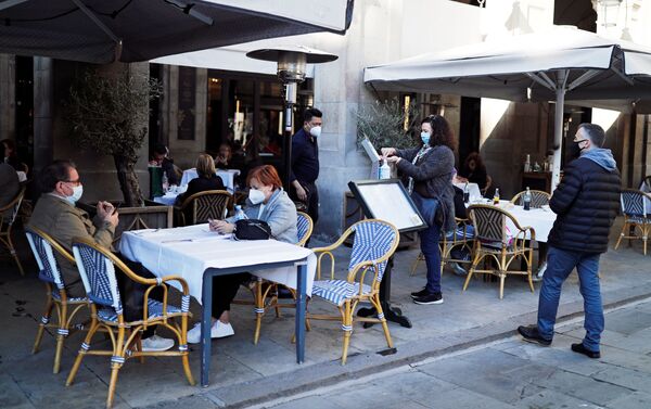 Reapertura de restaurantes tras 40 días de cierre en Barcelona, España Reapertura de restaurantes tras 40 días de cierre en Barcelona, España - Sputnik Mundo